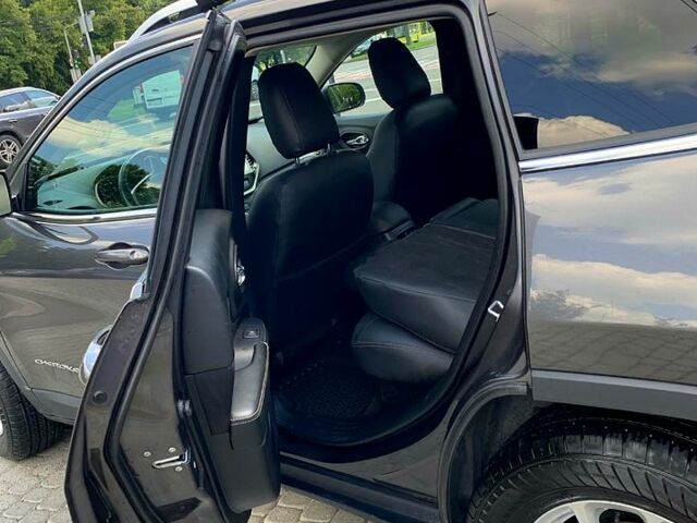 Сірий Джип Cherokee, об'ємом двигуна 2.4 л та пробігом 167 тис. км за 13500 $, фото 5 на Automoto.ua