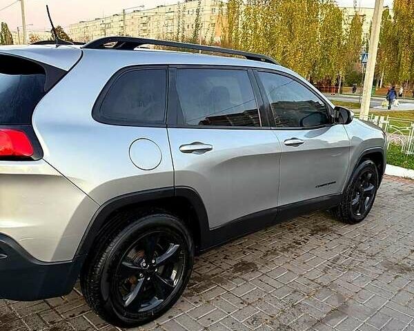 Серый Джип Чероки, объемом двигателя 2.4 л и пробегом 270 тыс. км за 14000 $, фото 1 на Automoto.ua