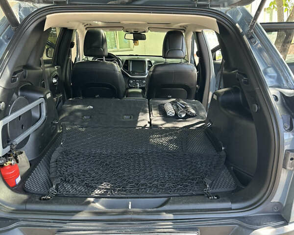 Сірий Джип Cherokee, об'ємом двигуна 3.24 л та пробігом 235 тис. км за 15500 $, фото 32 на Automoto.ua