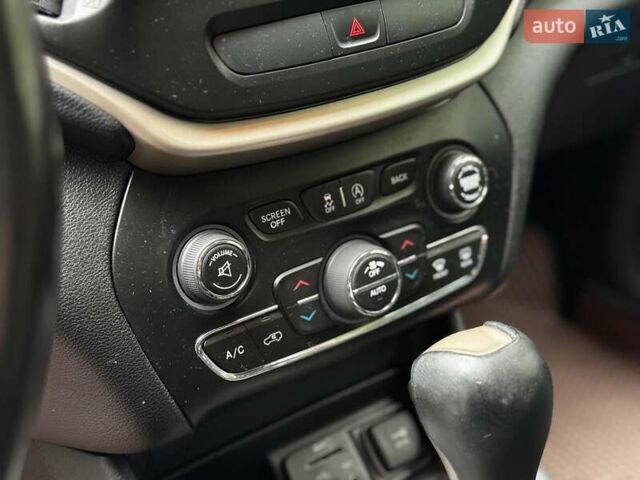 Серый Джип Чероки, объемом двигателя 3.2 л и пробегом 116 тыс. км за 15940 $, фото 21 на Automoto.ua