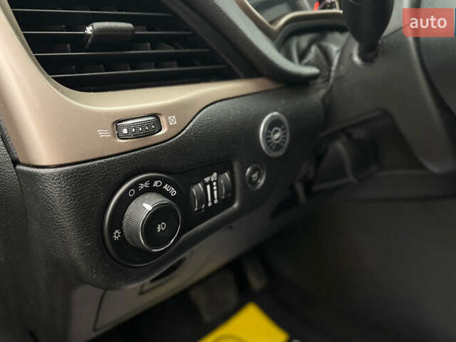 Серый Джип Чероки, объемом двигателя 3.24 л и пробегом 243 тыс. км за 12900 $, фото 11 на Automoto.ua