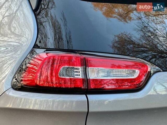 Джип Cherokee 2015 у Ахтырке на Automoto.ua Сірий Джип Cherokee, об'ємом двигуна 2.4 л та пробігом 145 тис. км за 11850 $, фото 20 на Automoto.ua