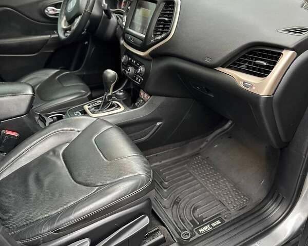 Серый Джип Чероки, объемом двигателя 3.24 л и пробегом 195 тыс. км за 14800 $, фото 16 на Automoto.ua