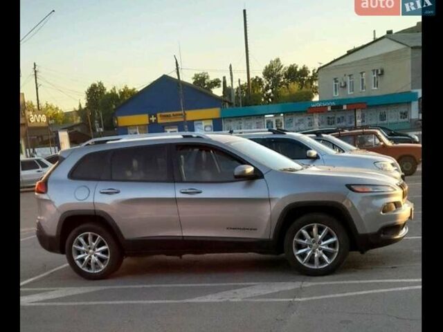 Серый Джип Чероки, объемом двигателя 2.36 л и пробегом 125 тыс. км за 15500 $, фото 1 на Automoto.ua