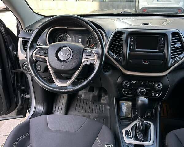 Джип Чероки 2015 в Ровно на Automoto.ua Серый Джип Чероки, объемом двигателя 2.36 л и пробегом 136 тыс. км за 10500 $, фото 15 на Automoto.ua