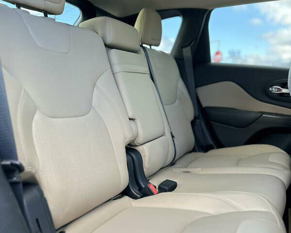 Серый Джип Чероки, объемом двигателя 2.36 л и пробегом 157 тыс. км за 14200 $, фото 11 на Automoto.ua