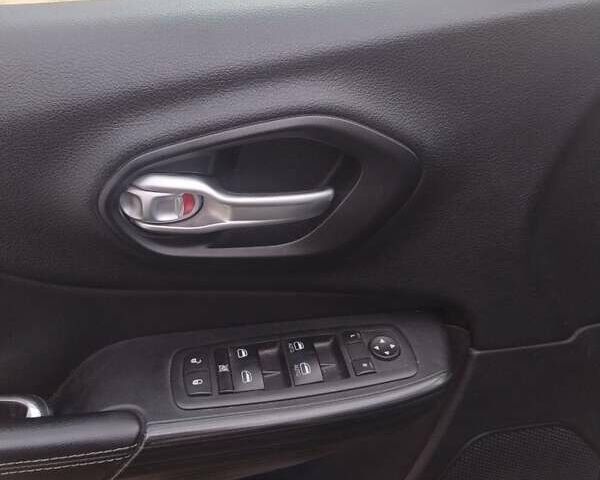 Серый Джип Чероки, объемом двигателя 2.4 л и пробегом 177 тыс. км за 12400 $, фото 17 на Automoto.ua