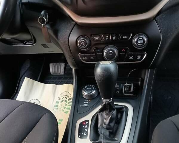 Сірий Джип Cherokee, об'ємом двигуна 3.2 л та пробігом 250 тис. км за 13200 $, фото 101 на Automoto.ua