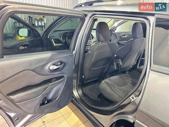 Сірий Джип Cherokee, об'ємом двигуна 2.36 л та пробігом 146 тис. км за 14500 $, фото 10 на Automoto.ua