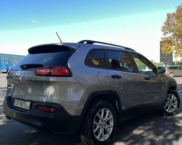 Сірий Джип Cherokee, об'ємом двигуна 2.36 л та пробігом 134 тис. км за 12200 $, фото 2 на Automoto.ua