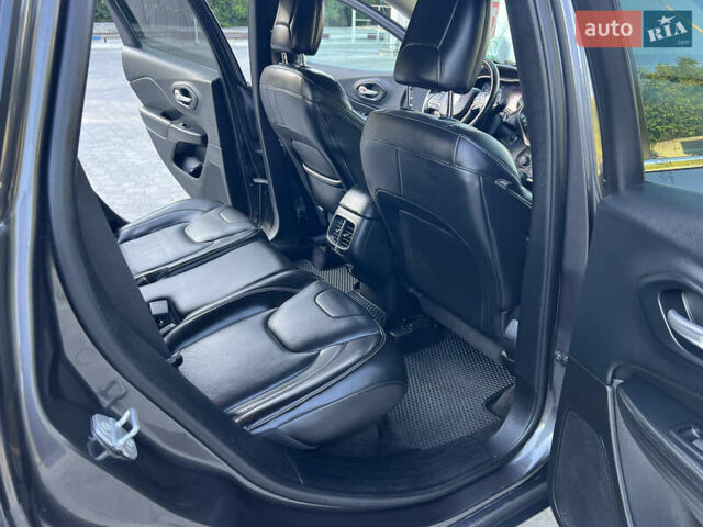 Сірий Джип Cherokee, об'ємом двигуна 3.24 л та пробігом 194 тис. км за 16200 $, фото 26 на Automoto.ua
