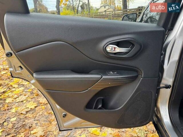 Сірий Джип Cherokee, об'ємом двигуна 3.2 л та пробігом 224 тис. км за 12290 $, фото 24 на Automoto.ua