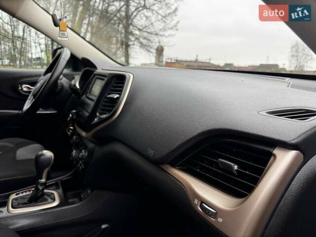 Сірий Джип Cherokee, об'ємом двигуна 2.36 л та пробігом 140 тис. км за 11852 $, фото 38 на Automoto.ua