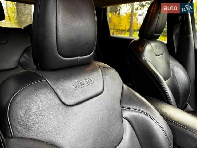 Сірий Джип Cherokee, об'ємом двигуна 3.2 л та пробігом 224 тис. км за 12290 $, фото 33 на Automoto.ua