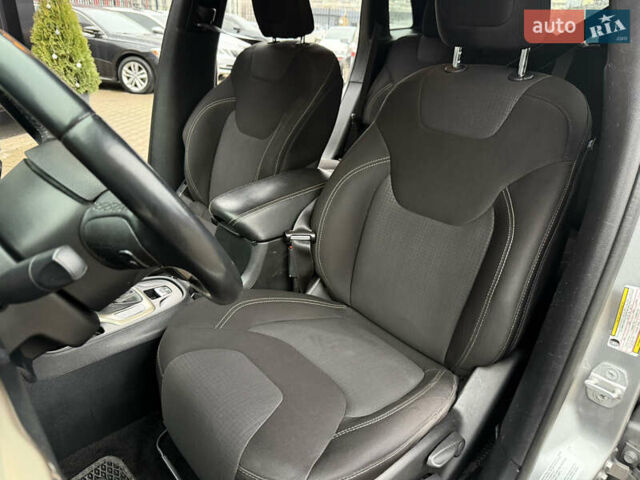 Сірий Джип Cherokee, об'ємом двигуна 2.36 л та пробігом 190 тис. км за 12000 $, фото 14 на Automoto.ua