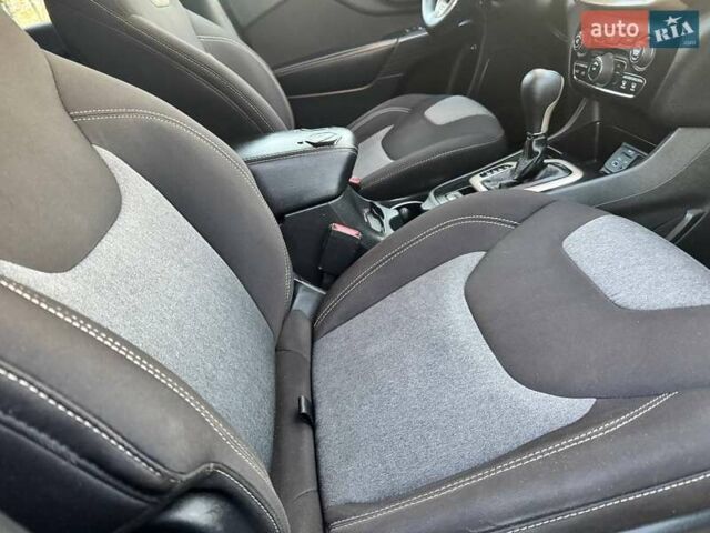 Джип Cherokee 2015 у Ахтырке на Automoto.ua Сірий Джип Cherokee, об'ємом двигуна 2.4 л та пробігом 145 тис. км за 11850 $, фото 35 на Automoto.ua