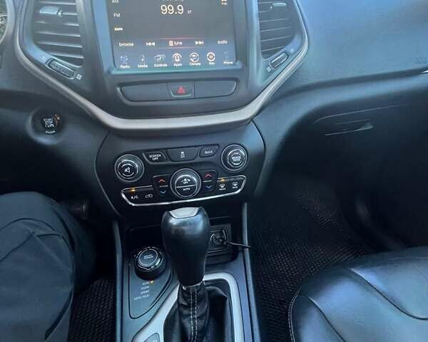 Серый Джип Чероки, объемом двигателя 2.36 л и пробегом 186 тыс. км за 15700 $, фото 13 на Automoto.ua