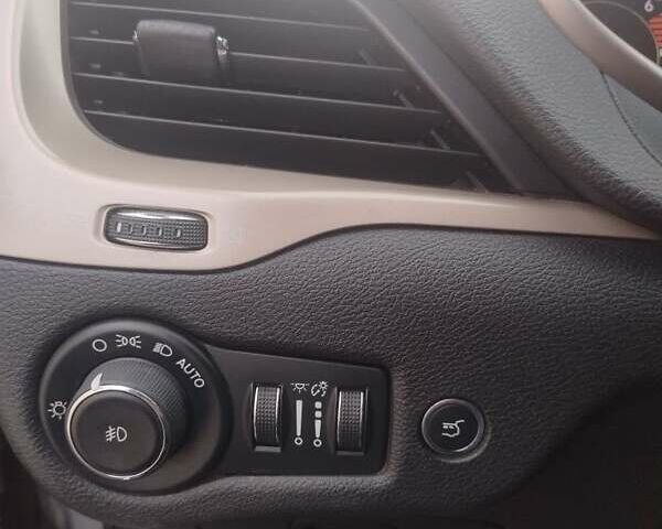 Серый Джип Чероки, объемом двигателя 2.4 л и пробегом 177 тыс. км за 12400 $, фото 13 на Automoto.ua