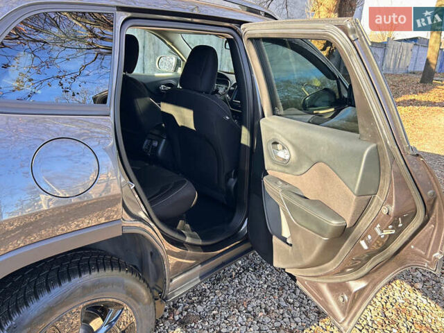 Сірий Джип Cherokee, об'ємом двигуна 2.36 л та пробігом 146 тис. км за 14500 $, фото 18 на Automoto.ua