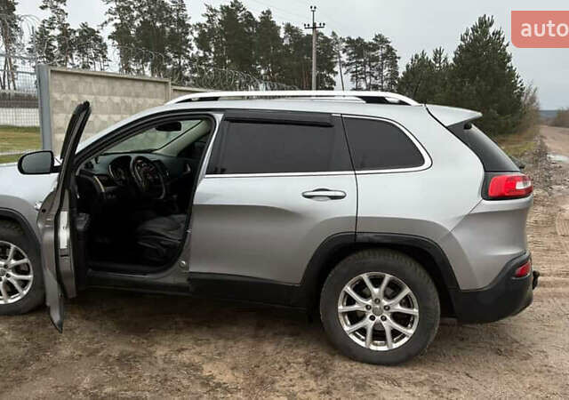 Сірий Джип Cherokee, об'ємом двигуна 2.36 л та пробігом 168 тис. км за 10500 $, фото 5 на Automoto.ua