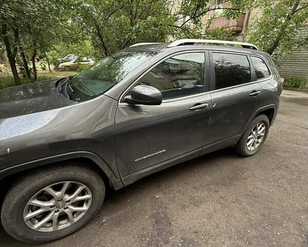 Серый Джип Чероки, объемом двигателя 2.36 л и пробегом 230 тыс. км за 14000 $, фото 1 на Automoto.ua