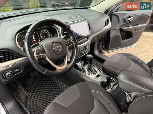 Сірий Джип Cherokee, об'ємом двигуна 2.36 л та пробігом 190 тис. км за 12000 $, фото 12 на Automoto.ua