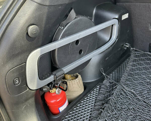 Сірий Джип Cherokee, об'ємом двигуна 3.24 л та пробігом 235 тис. км за 15500 $, фото 31 на Automoto.ua