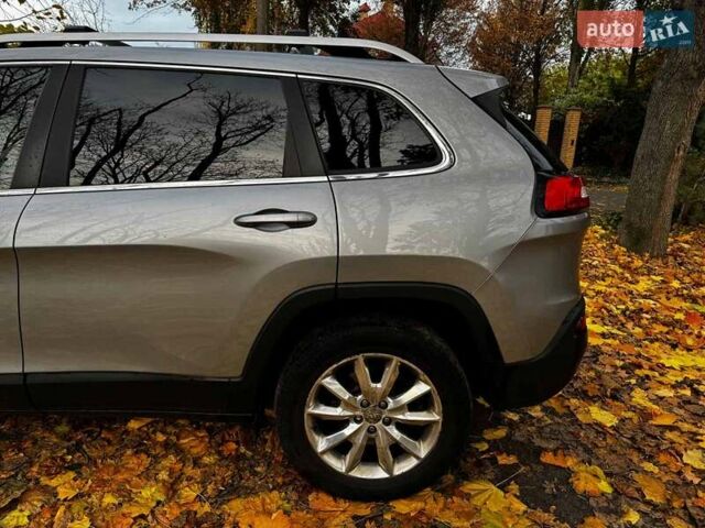 Сірий Джип Cherokee, об'ємом двигуна 3.2 л та пробігом 224 тис. км за 12290 $, фото 9 на Automoto.ua