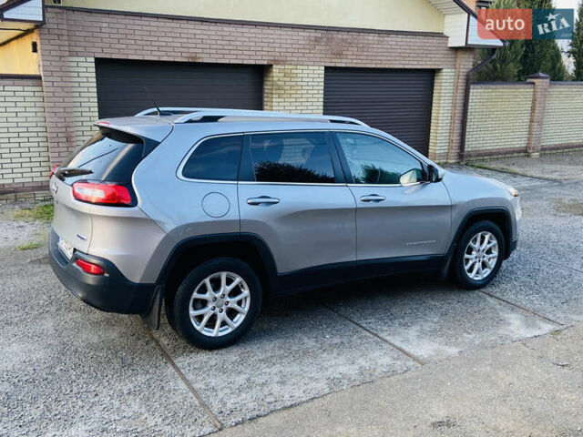 Сірий Джип Cherokee, об'ємом двигуна 2.36 л та пробігом 122 тис. км за 11800 $, фото 6 на Automoto.ua
