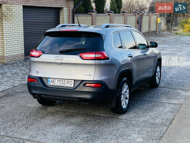Сірий Джип Cherokee, об'ємом двигуна 2.36 л та пробігом 122 тис. км за 11800 $, фото 5 на Automoto.ua