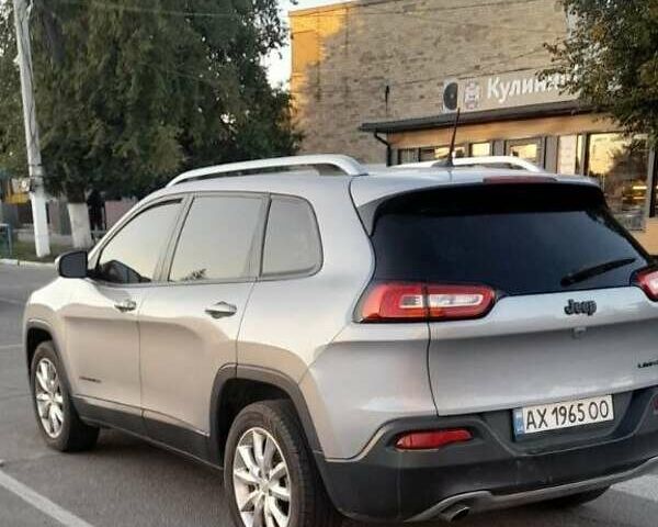 Серый Джип Чероки, объемом двигателя 2.36 л и пробегом 125 тыс. км за 15500 $, фото 2 на Automoto.ua