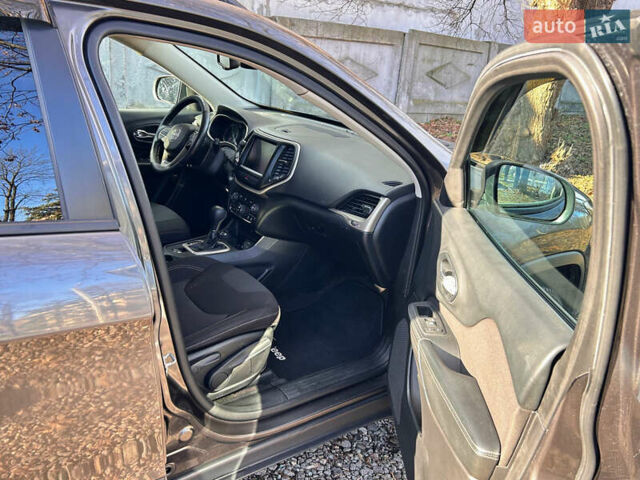 Сірий Джип Cherokee, об'ємом двигуна 2.36 л та пробігом 146 тис. км за 14500 $, фото 7 на Automoto.ua