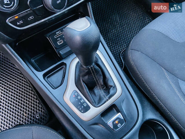 Сірий Джип Cherokee, об'ємом двигуна 2.36 л та пробігом 122 тис. км за 11800 $, фото 24 на Automoto.ua