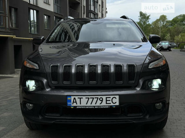 Сірий Джип Cherokee, об'ємом двигуна 2.36 л та пробігом 142 тис. км за 13500 $, фото 2 на Automoto.ua