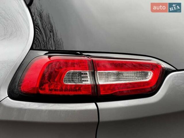 Сірий Джип Cherokee, об'ємом двигуна 2.36 л та пробігом 140 тис. км за 11852 $, фото 15 на Automoto.ua