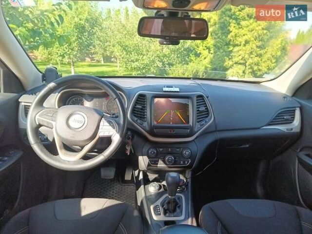 Сірий Джип Cherokee, об'ємом двигуна 2.36 л та пробігом 185 тис. км за 12999 $, фото 14 на Automoto.ua