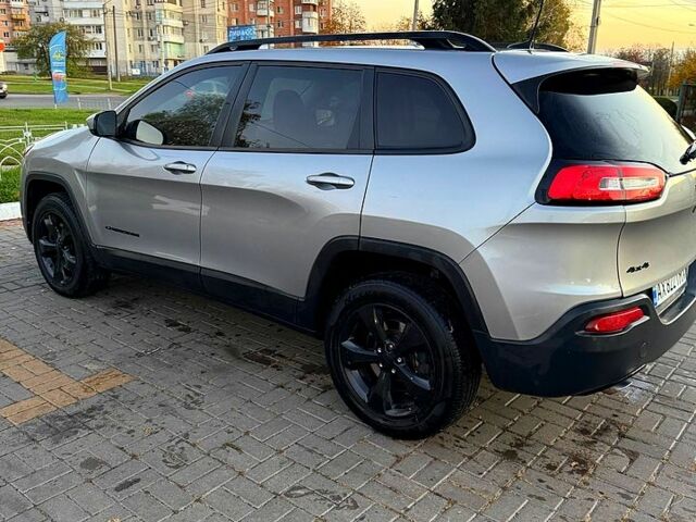 Сірий Джип Cherokee, об'ємом двигуна 2.4 л та пробігом 270 тис. км за 14000 $, фото 1 на Automoto.ua