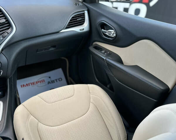 Серый Джип Чероки, объемом двигателя 2.36 л и пробегом 157 тыс. км за 14200 $, фото 18 на Automoto.ua