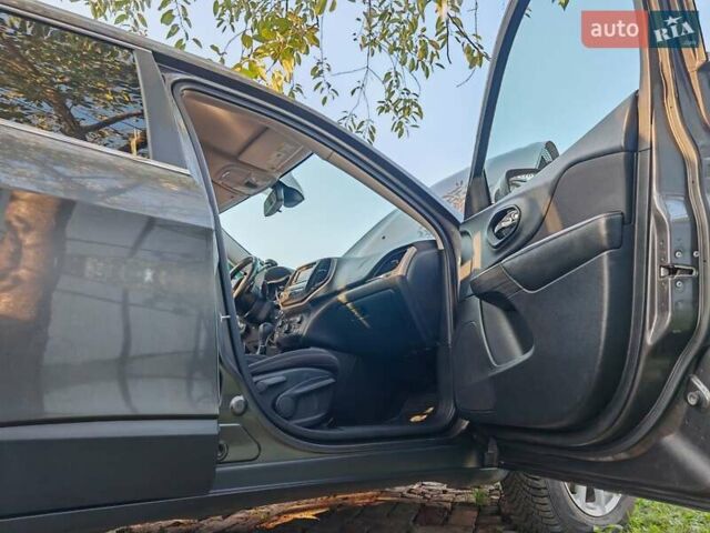 Сірий Джип Cherokee, об'ємом двигуна 3.24 л та пробігом 146 тис. км за 16000 $, фото 22 на Automoto.ua