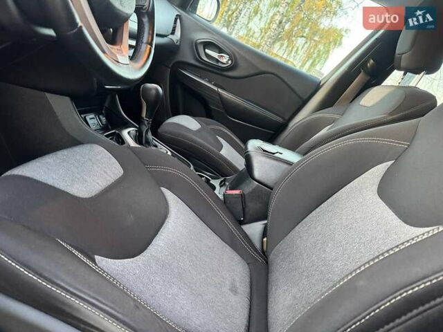 Джип Cherokee 2015 у Ахтырке на Automoto.ua Сірий Джип Cherokee, об'ємом двигуна 2.4 л та пробігом 145 тис. км за 11850 $, фото 8 на Automoto.ua