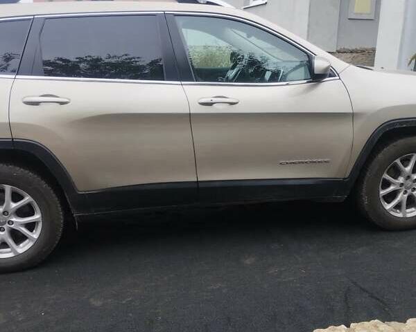Сірий Джип Cherokee, об'ємом двигуна 2.36 л та пробігом 227 тис. км за 12500 $, фото 2 на Automoto.ua