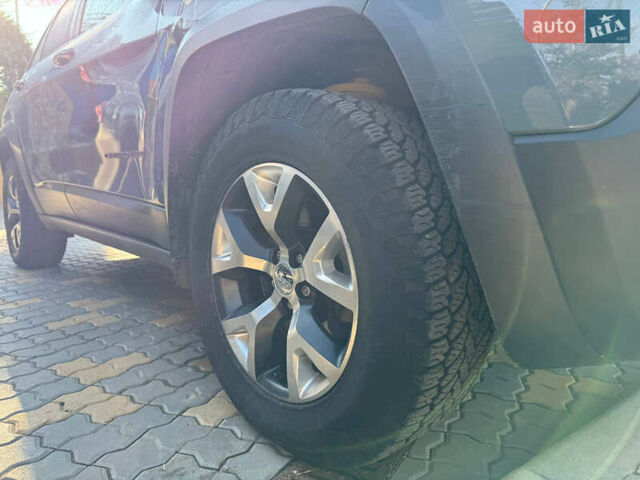 Сірий Джип Cherokee, об'ємом двигуна 3.24 л та пробігом 190 тис. км за 18000 $, фото 4 на Automoto.ua