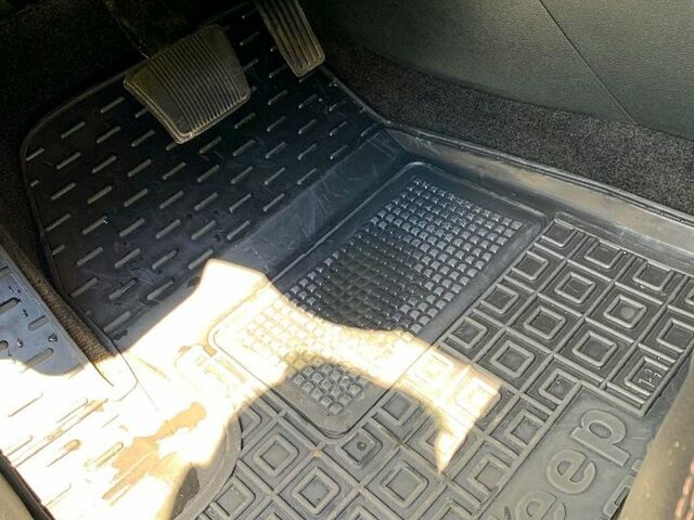 Сірий Джип Cherokee, об'ємом двигуна 2.4 л та пробігом 167 тис. км за 13500 $, фото 8 на Automoto.ua