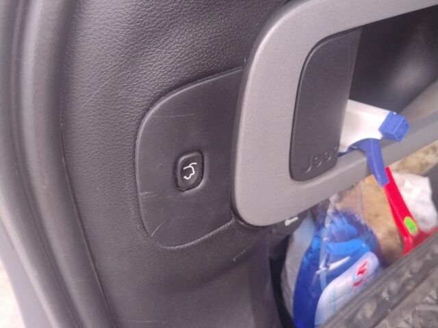 Сірий Джип Cherokee, об'ємом двигуна 2.4 л та пробігом 177 тис. км за 12400 $, фото 17 на Automoto.ua