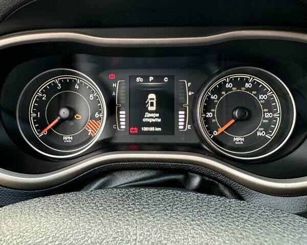 Джип Чероки 2015 в Ровно на Automoto.ua Серый Джип Чероки, объемом двигателя 2.36 л и пробегом 136 тыс. км за 10500 $, фото 11 на Automoto.ua