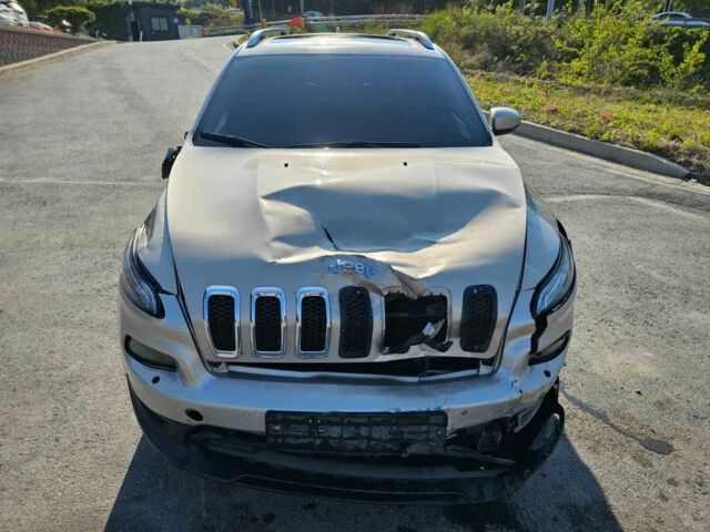 Серый Джип Чероки, объемом двигателя 2 л и пробегом 180 тыс. км за 3400 $, фото 2 на Automoto.ua