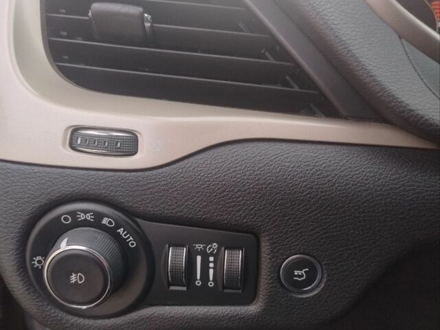 Сірий Джип Cherokee, об'ємом двигуна 2.4 л та пробігом 177 тис. км за 12400 $, фото 12 на Automoto.ua