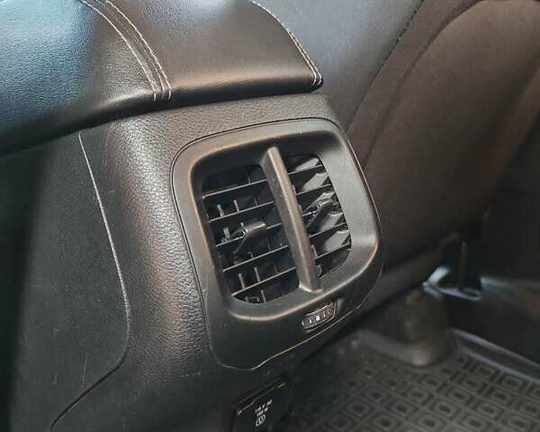Сірий Джип Cherokee, об'ємом двигуна 3.24 л та пробігом 146 тис. км за 16000 $, фото 21 на Automoto.ua