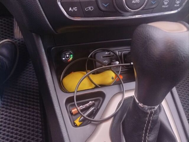 Сірий Джип Cherokee, об'ємом двигуна 2.4 л та пробігом 177 тис. км за 12400 $, фото 10 на Automoto.ua