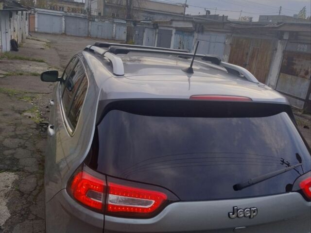 Сірий Джип Cherokee, об'ємом двигуна 2.4 л та пробігом 177 тис. км за 12400 $, фото 2 на Automoto.ua